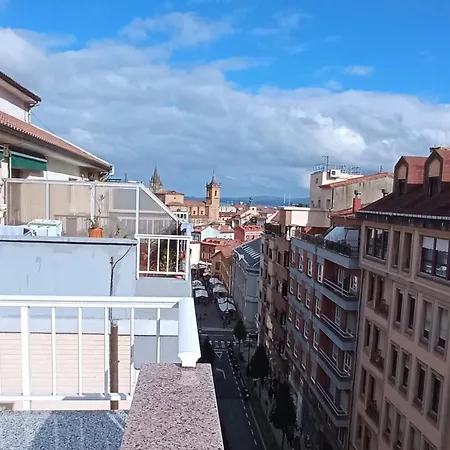 Apartamento Atico Quintana I - Con Terraza, Vistas A La Ciudad, En El Centro, Con Wifi Y Garaje