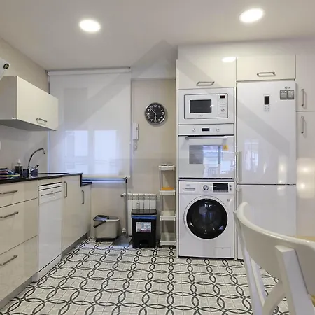 Apartamento Atico Quintana I - Con Terraza, Vistas A La Ciudad, En El Centro, Con Wifi Y Garaje Oviedo
