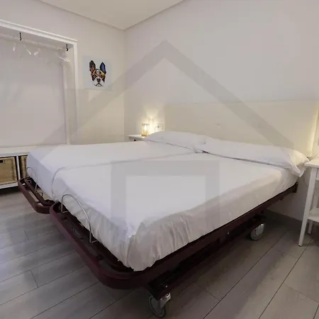 ático Quintana I - Con Terraza, Vistas A La Ciudad, En El Centro, Con Wifi Y Garaje