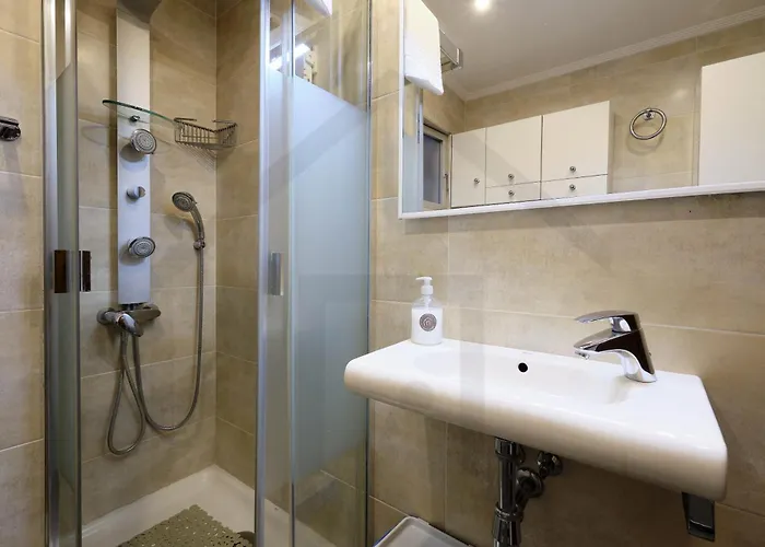 Atico Quintana I - Con Terraza, Vistas A La Ciudad, En El Centro, Con Wifi Y Garaje شقة *